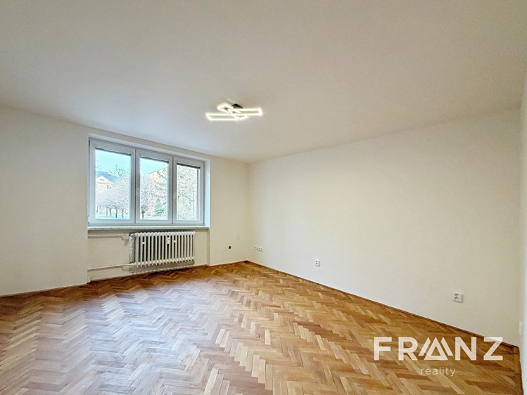 Pronájem bytu 3+1 60 m² - foto 7