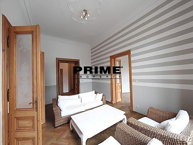 Pronájem bytu 6 pokojů a více 255 m² - foto 4