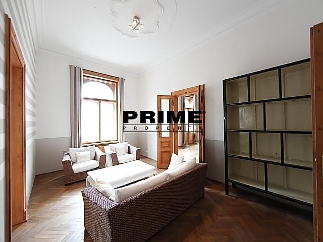 Pronájem bytu 6 pokojů a více 255 m² - foto 3