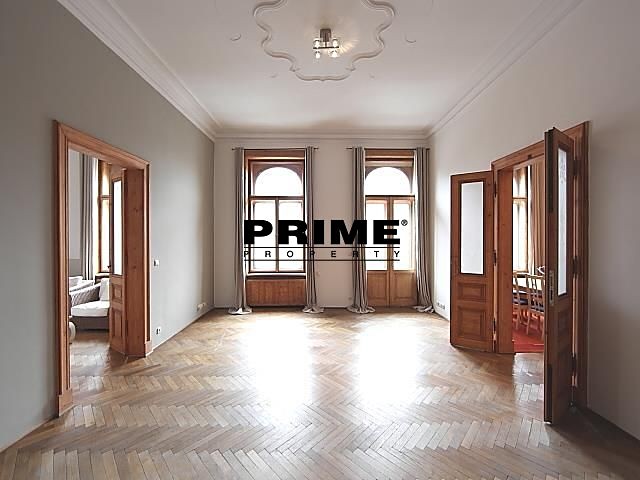 Pronájem bytu 6 pokojů a více 255 m² - foto 5