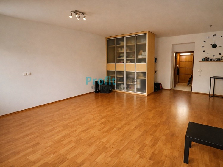 Pronájem bytu 1+1 65 m² - foto 2