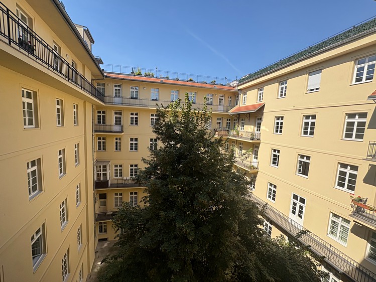 Pronájem bytu 2+1 73 m² (Jednopodlažní) - foto 1