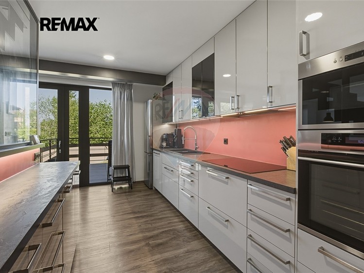 Prodej vícegeneračního domu 182 m², pozemek 83 m² - foto 3