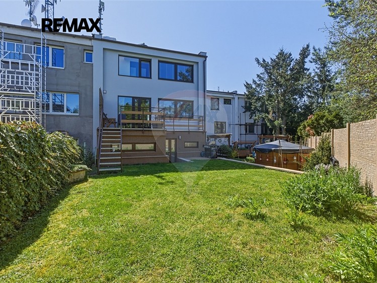 Prodej vícegeneračního domu 182 m², pozemek 83 m² - foto 2