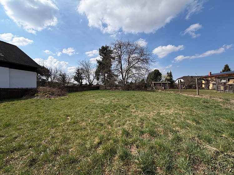 Prodej stavebního pozemku 820 m² - foto 2