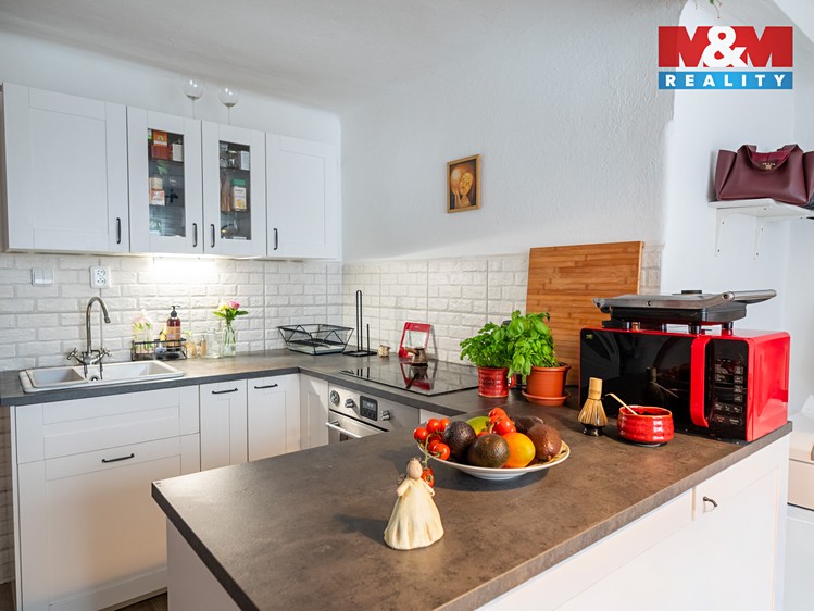 Prodej  rodinného domu 277 m², pozemek 735 m² - foto 4
