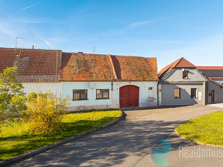 Prodej zemědělské usedlosti 232 m², pozemek 2 592 m² - foto 2