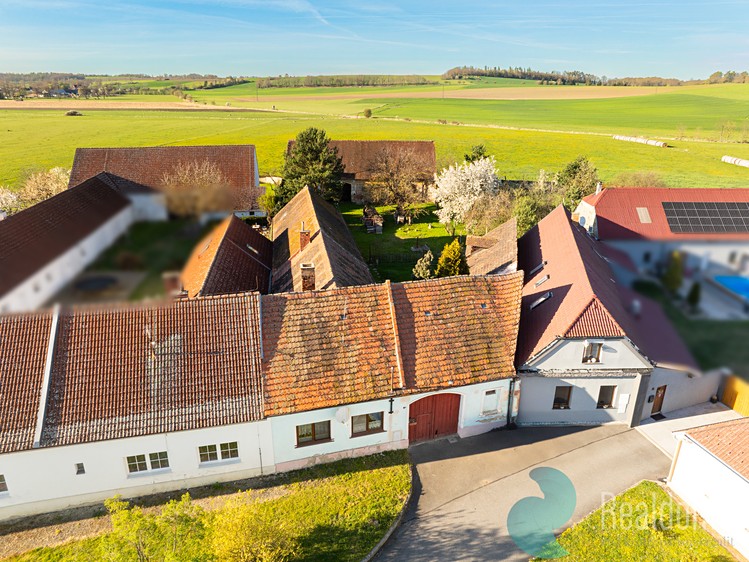 Prodej zemědělské usedlosti 232 m², pozemek 2 592 m² - foto 1