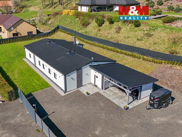 Prodej rodinného domu 193 m², pozemek 1 975 m² - foto 1