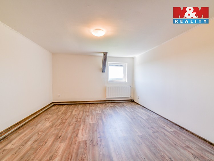 Prodej rodinného domu 193 m², pozemek 1 975 m² - foto 8