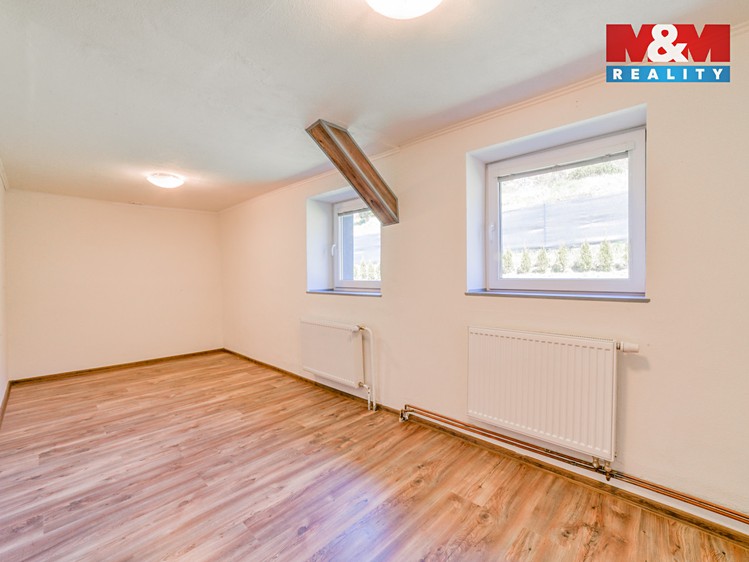 Prodej rodinného domu 193 m², pozemek 1 975 m² - foto 5