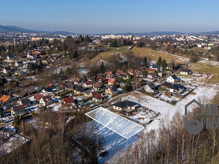 Prodej stavebního pozemku 967 m² - foto 1
