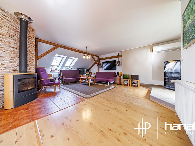Prodej bytu 5+kk 159 m² (Podkrovní) - foto 2