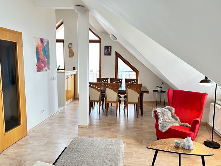 Prodej bytu 3+1 83 m² (Podkrovní) - foto 4
