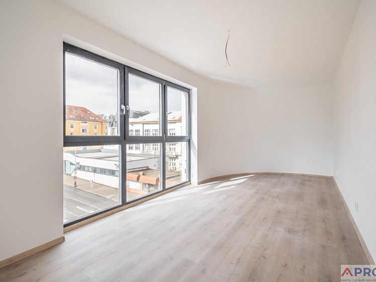 Pronájem bytu 3+kk 82 m² (Jednopodlažní) - foto 2