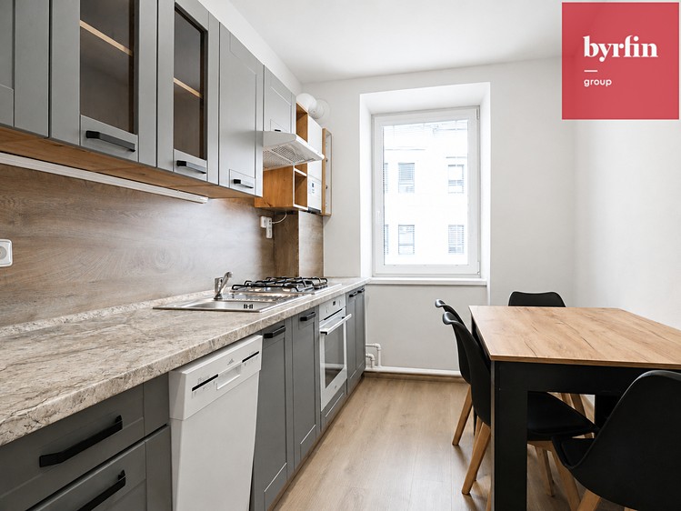 Pronájem bytu 2+1 56 m² - foto 1