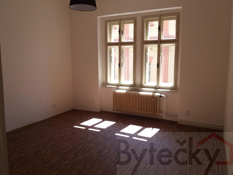 Pronájem bytu 2+1 65 m² - foto 3