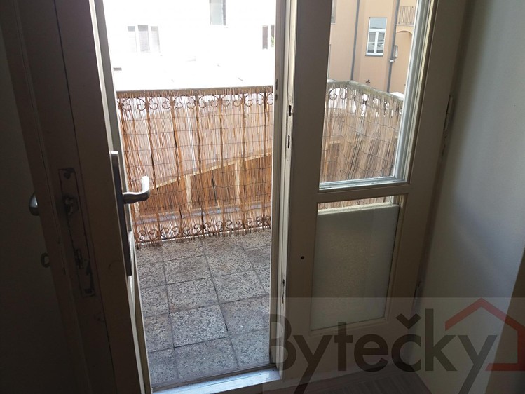 Pronájem bytu 2+1 65 m² - foto 5