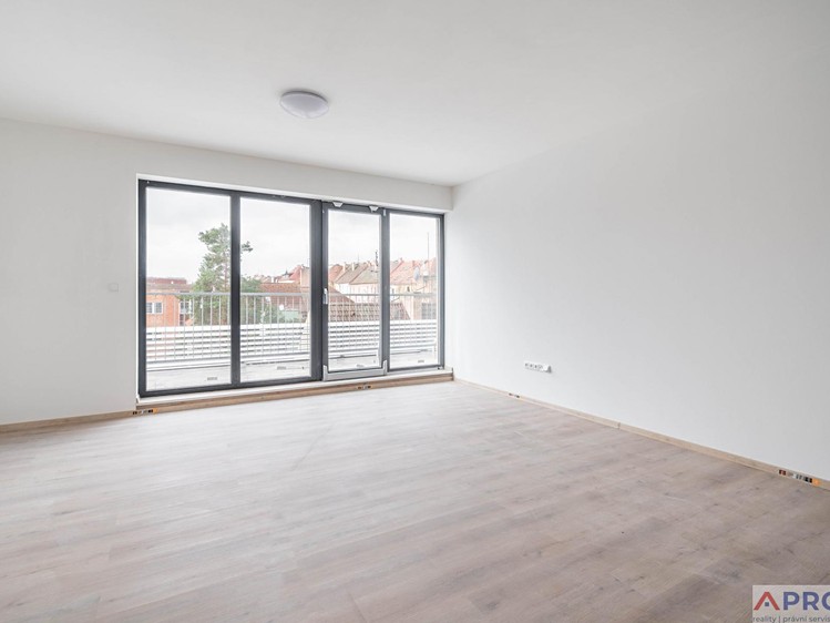 Pronájem bytu 3+kk 81 m² (Jednopodlažní) - foto 2