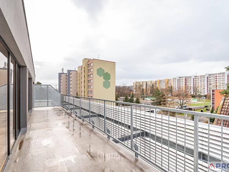 Pronájem bytu 3+kk 81 m² (Jednopodlažní) - foto 3