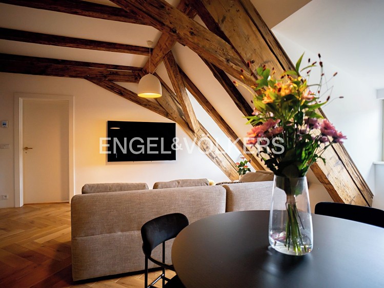 Pronájem bytu 2+kk 72 m² (Podkrovní) - foto 1