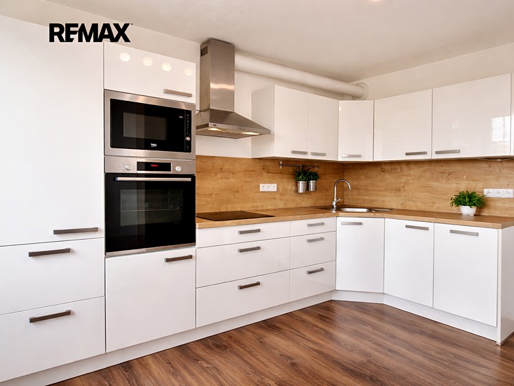 Pronájem bytu 3+1 73 m² (Jednopodlažní) - foto 1