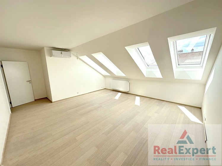 Pronájem bytu 2+kk 52 m² - foto 3