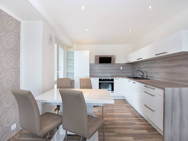 Pronájem bytu 3+kk 62 m² - foto 1