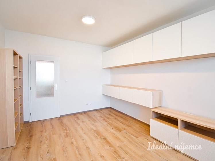 Pronájem bytu 2+1 55 m² - foto 5