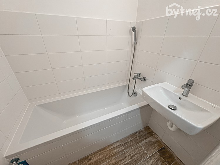 Pronájem bytu 3+1 64 m² - foto 8
