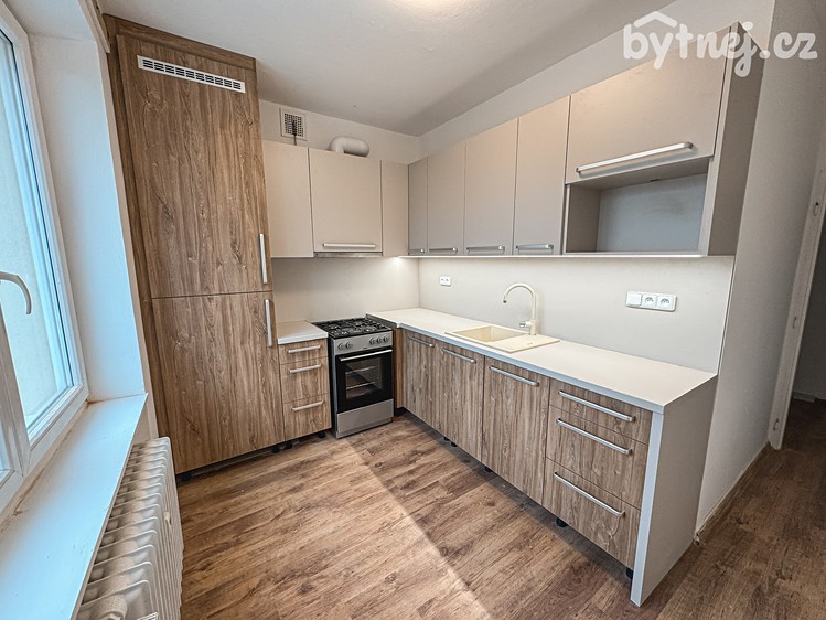 Pronájem bytu 3+1 64 m² - foto 3