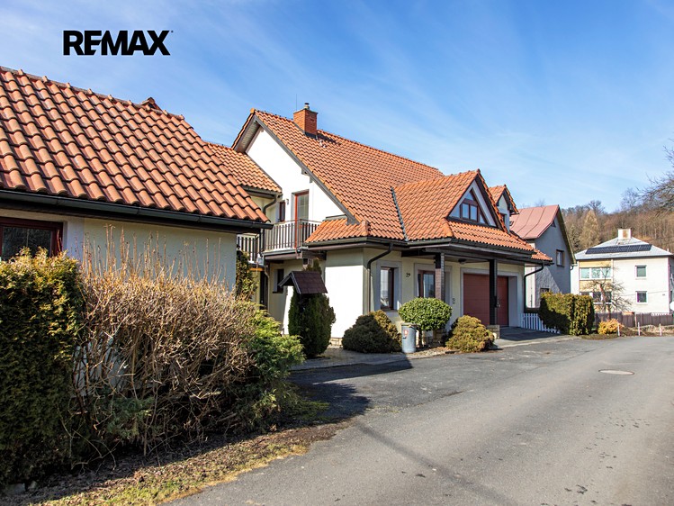 Prodej rodinného domu 302 m², pozemek 2 176 m² - foto 3
