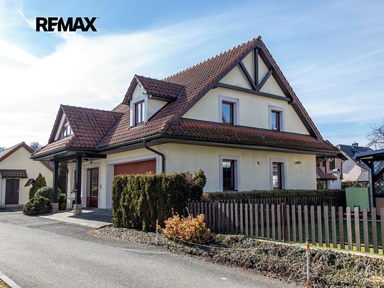 Prodej rodinného domu 302 m², pozemek 2 176 m² - foto 5