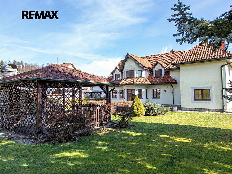 Prodej rodinného domu 302 m², pozemek 2 176 m² - foto 6