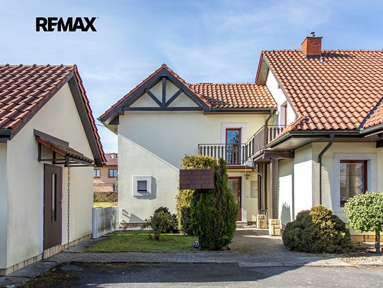 Prodej rodinného domu 302 m², pozemek 2 176 m² - foto 4