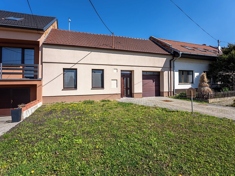 Prodej rodinného domu 108 m², pozemek 1 079 m² - foto 1