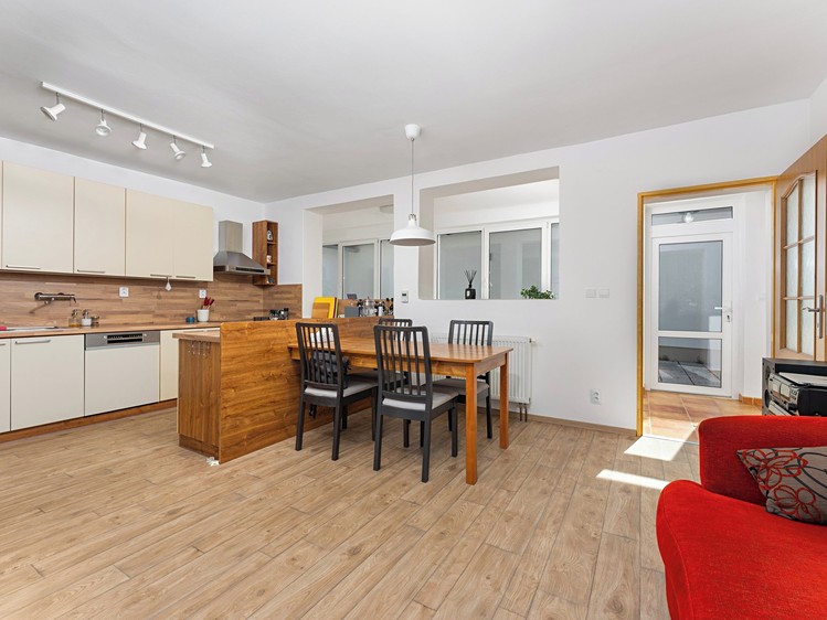 Prodej rodinného domu 108 m², pozemek 1 079 m² - foto 3