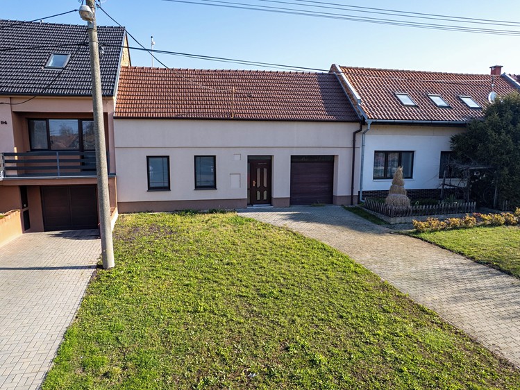 Prodej rodinného domu 108 m², pozemek 1 079 m² - foto 2