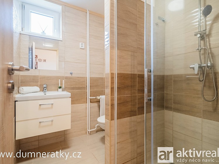 Prodej rodinného domu 223 m², pozemek 578 m² - foto 7