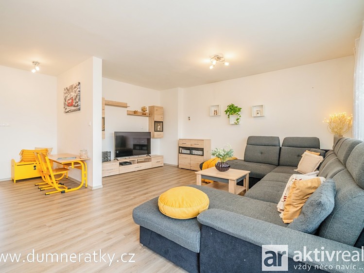 Prodej rodinného domu 223 m², pozemek 578 m² - foto 3