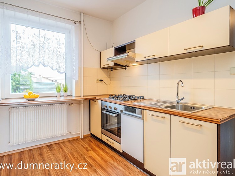 Prodej rodinného domu 223 m², pozemek 578 m² - foto 5