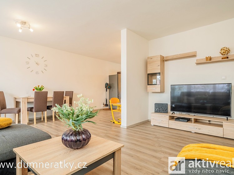 Prodej rodinného domu 223 m², pozemek 578 m² - foto 4