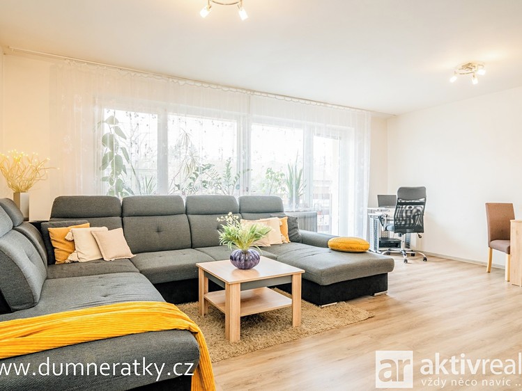 Prodej rodinného domu 223 m², pozemek 578 m² - foto 2