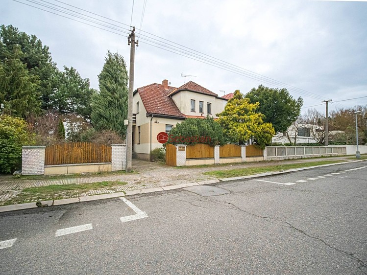 Prodej rodinného domu 177 m², pozemek 787 m² - foto 1