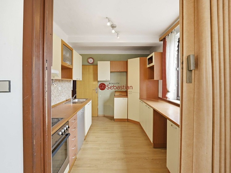 Prodej rodinného domu 300 m², pozemek 739 m² - foto 6