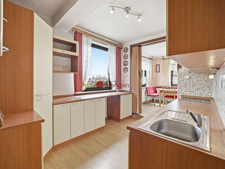 Prodej rodinného domu 300 m², pozemek 739 m² - foto 5