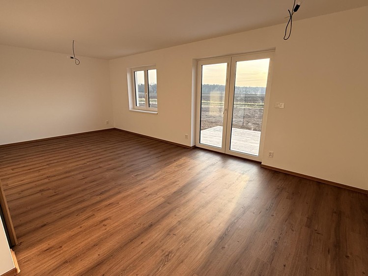Prodej rodinného domu 140 m², pozemek 712 m² - foto 3