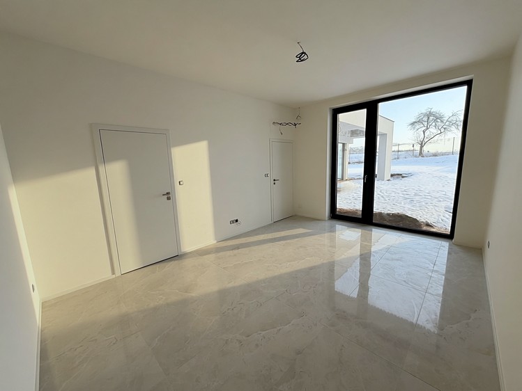 Prodej rodinného domu 342 m², pozemek 1 080 m² - foto 6