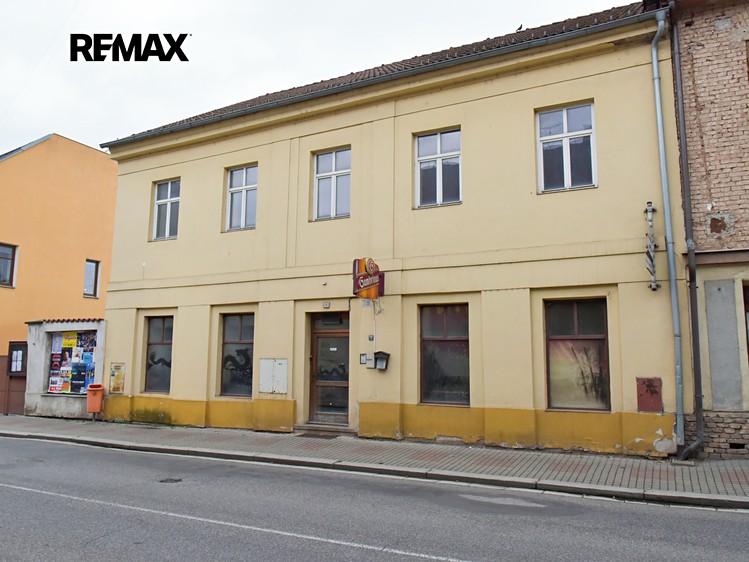 Prodej rodinného domu 368 m², pozemek 291 m² - foto 2