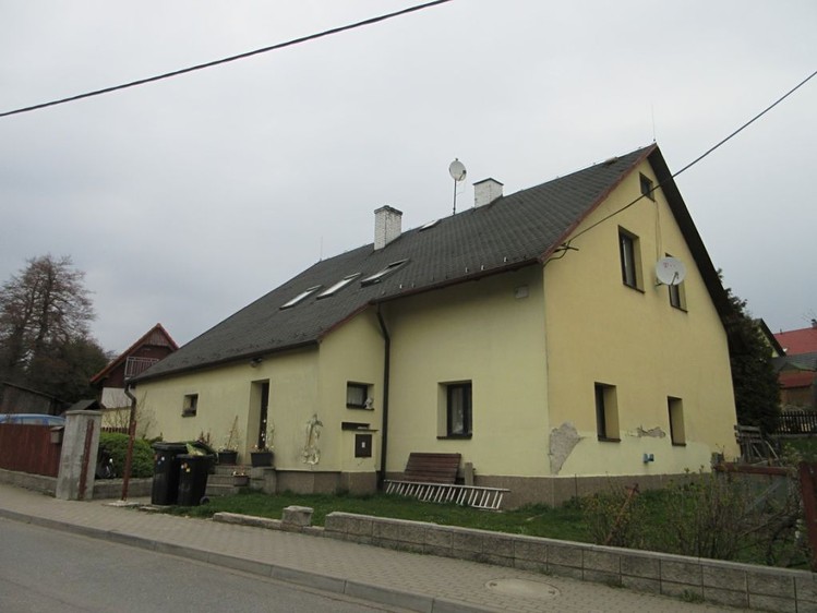 Dražba rodinného domu 225 m², pozemek 1 674 m² - foto 1